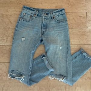 Levi’s 501 Distressed Light Wash Jeans W25 L28
